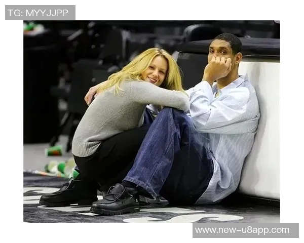 悼念托尼帕克父亲邓肯大卫罗宾逊与前妻齐聚送别